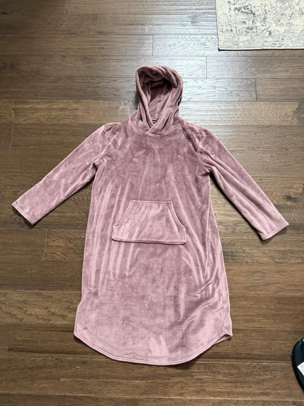 Women's Hooded Plush Pullover Robe with Middle Pocket in Dusty Rose